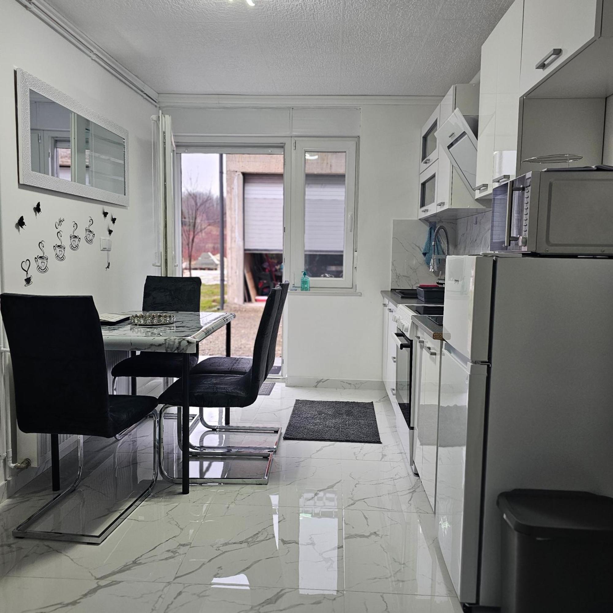 Apartmán Ena1 & Ena2 -Big Free Parking Karlovac Exteriér fotografie